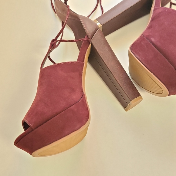 SHOE DAZZLE Marlena Maroon Peep Toe Ankle Strap Platform Heels Size 8 - Picture 7 of 16
